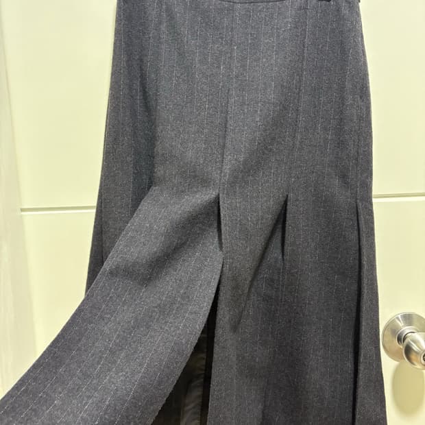 울 절개 트임 차콜 플리츠 스커트