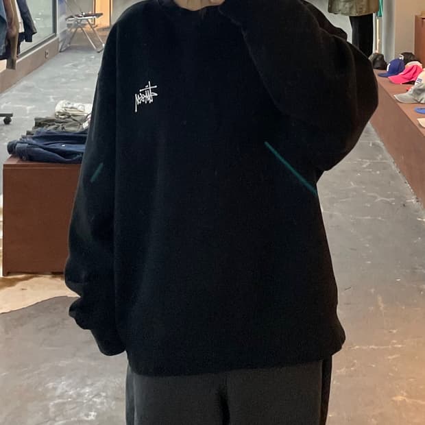 스투시 베이직로고 블랙 맨투맨 H2066