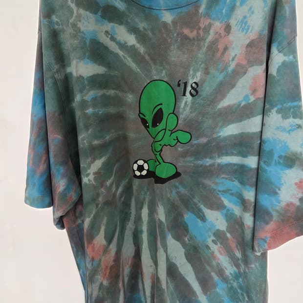 고샤 루브친스키 에일리언 타이다이 티셔츠