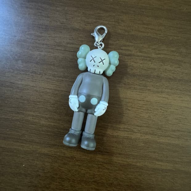 KAWS Tokyo First Companion 키체인