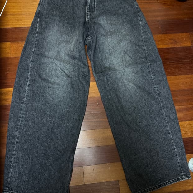 해칭룸 와이드 커브 진 워시드 블랙 3 사이즈 판매합니다