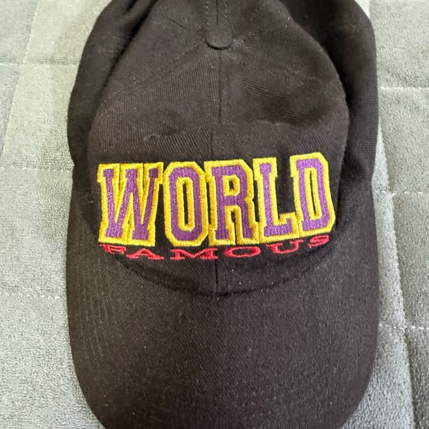 슈프림 월드 페이머(world famous) 모자