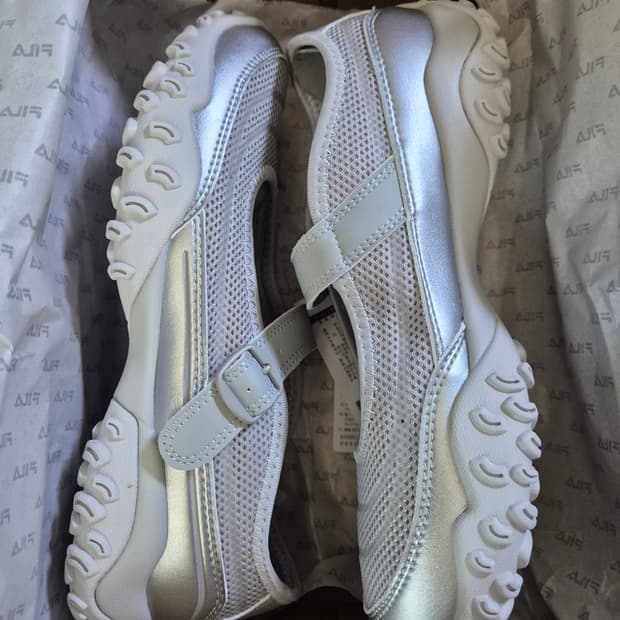 (새상품) 휠라 에샤페 메리제인 그레이 화이트