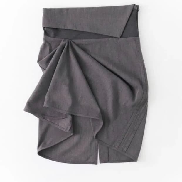 울리카상투스 BRACE UNBALANCE SKIRT (CHARCOAL