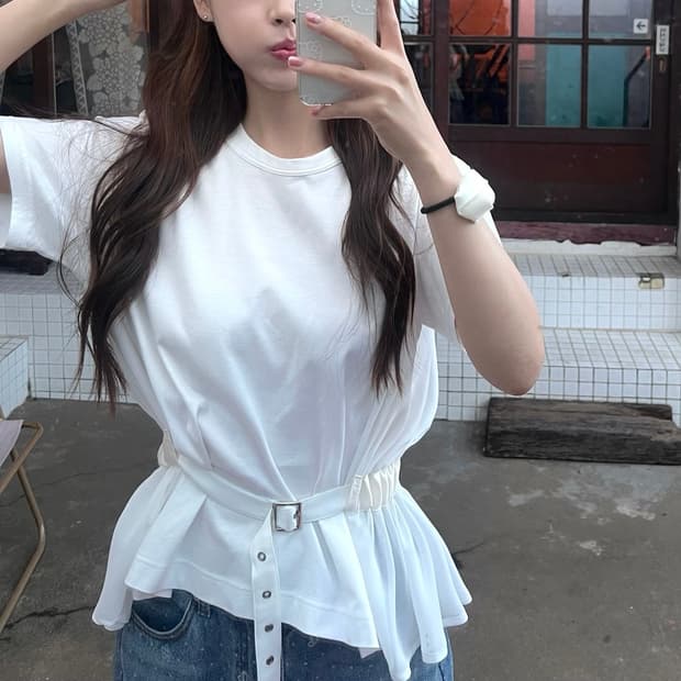 느와 케이 니노미야 벨트 콘트라스트 패브릭 티셔츠