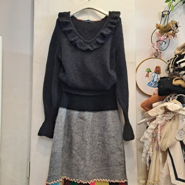 SJYP 프릴니트. 디자이너 램스울 니트스커트