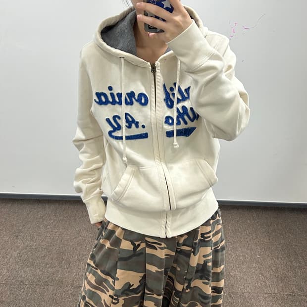 Who.A.U 후아유 블루 레터링 로고 아이보리 후드집업