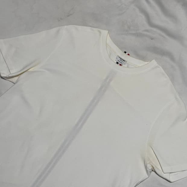 5 톰브라운 삼선 백로고 화이트 반팔티