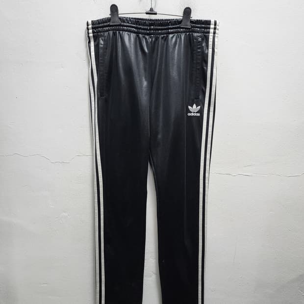 아디다스 CHILE CUFFED 유광 트레이닝 바지