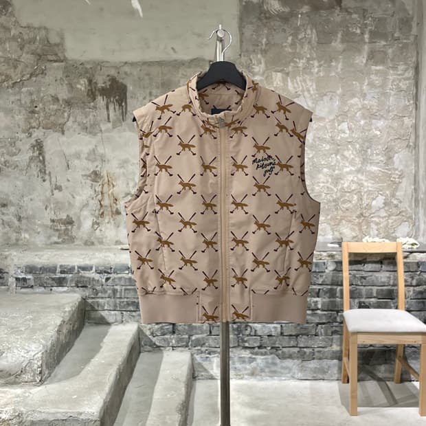 메종 키츠네 골프 베이지 폭스 패턴 폴리에스텔 베스트