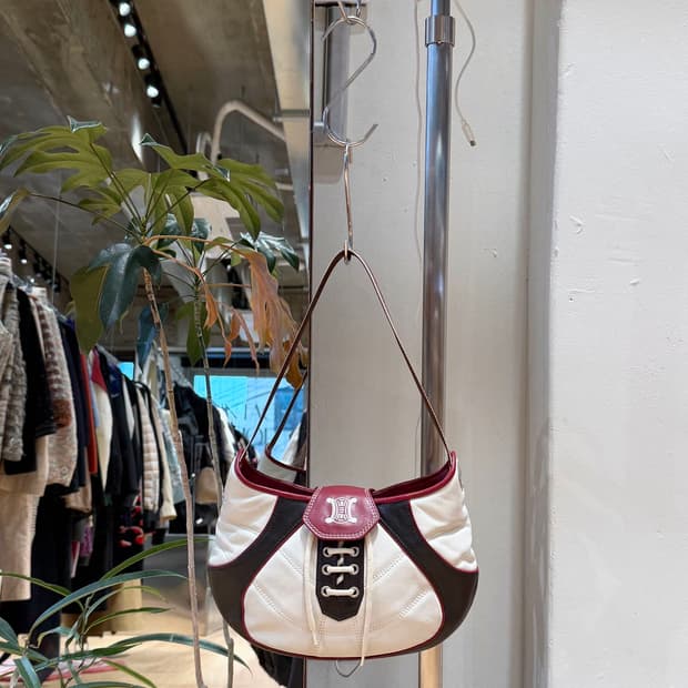 셀린느 화이트 레드 02s 피파 월드컵 레더 숄더백 