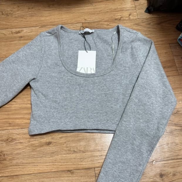 새상품 자라 유넥 크롭 긴팔티
