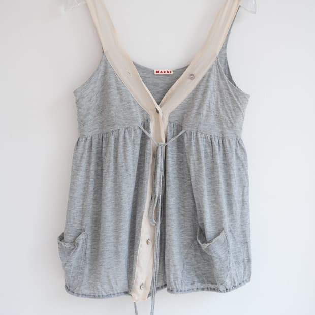 String button sleeveless