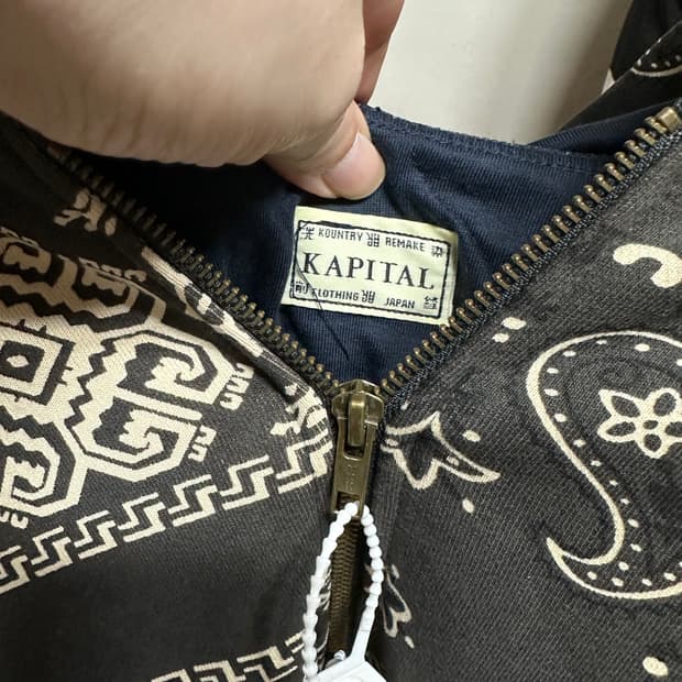 캐피탈 맨투맨, 후드집업