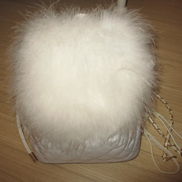 Rady 화이트 퍼 퀼팅 체인백팩 (대장)