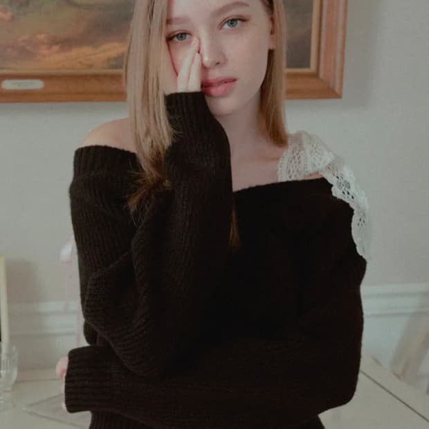 새상품)) 문페어리 MF 아도라 레이스 브이넥 니트 블랙