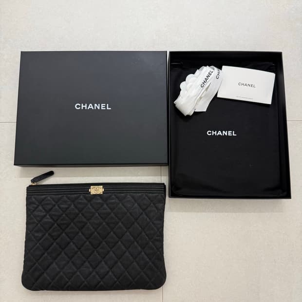 샤넬 보이 캐비어 금장 블랙 미디움