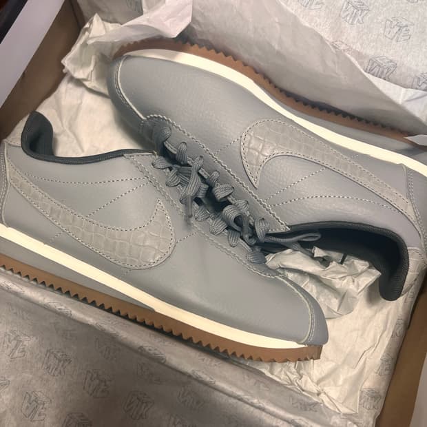 나이키 코르테즈 회색 새제품