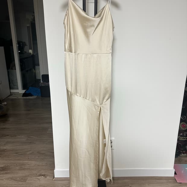 새틴 카울넥 맥시 드레스 -M사이즈 착샷있음