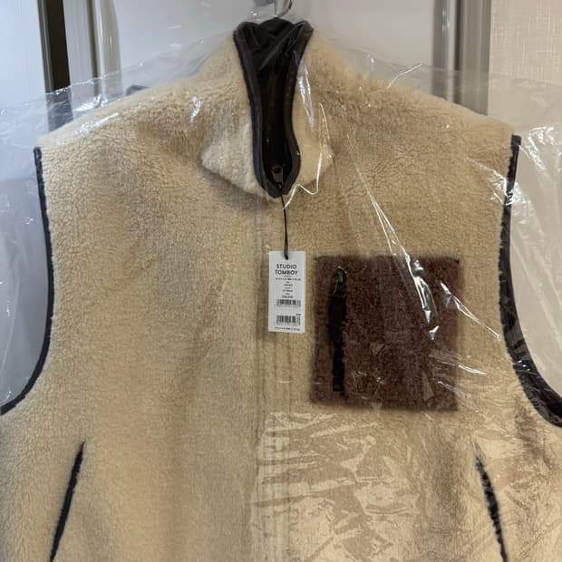 스튜디오톰보이 신세틱 레더 무스탕 베스트