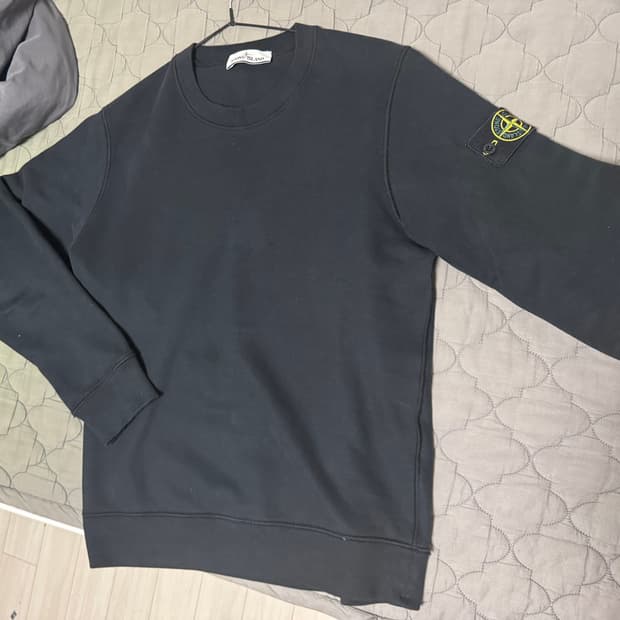 (새상품급/정품) 스톤아일랜드 블랙 맨투맨 M