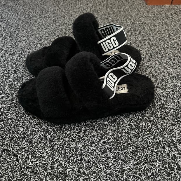 UGG 어그 플러프 슬리퍼 블랙 US5 240mm