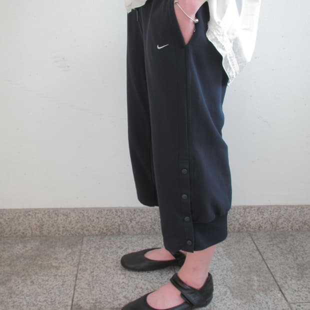 Nike jersey button capri pants
