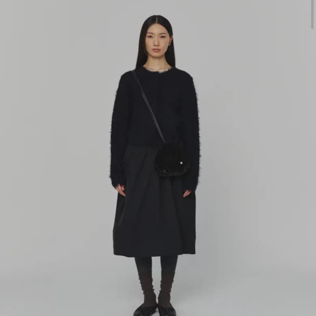 SHAGGY CROPPED CARDIGAN_BLACK(새상품)