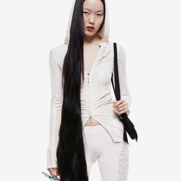 배디 badee Cut-Out Shirring Hoodie Zip-up