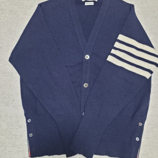 톰브라운 울니트 팝니다 4사이즈