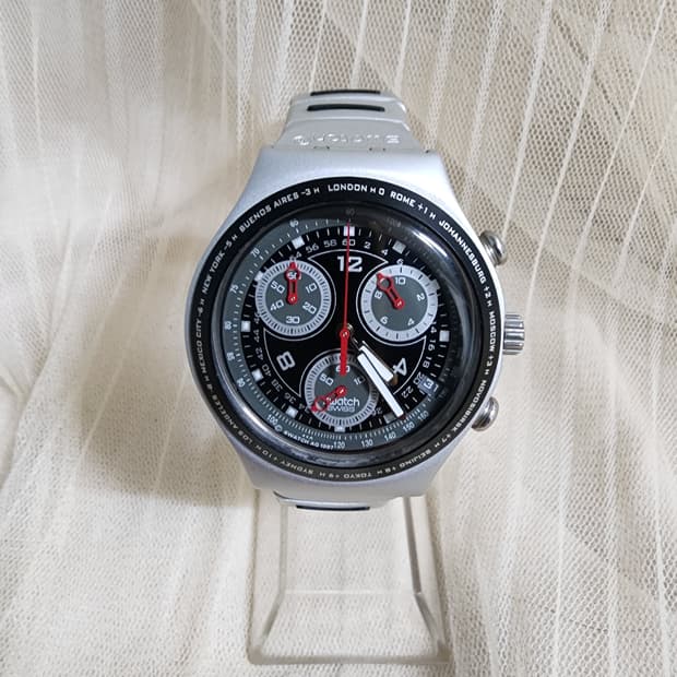 스와치 아이러니 알루미늄 크로노그래프 메탈 시계