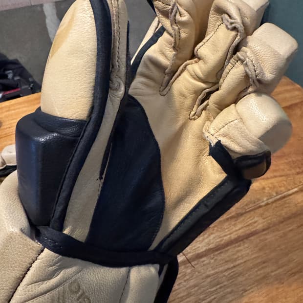 하키용 “이글 글러브”