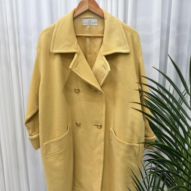 지방시 금장 코트