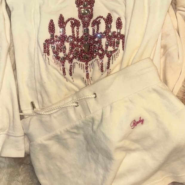 Rady 라디 갸루 샹들리에 아이보리 벨벳 셋업