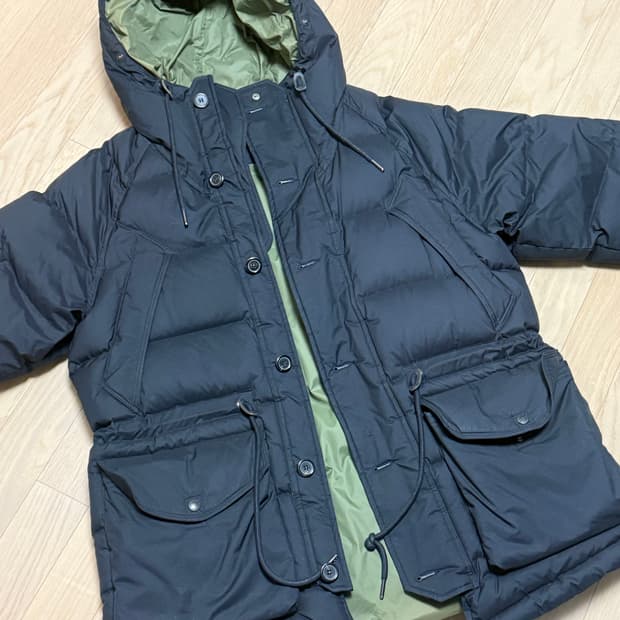 이스트로그 유틸리티 패딩 L 사이즈