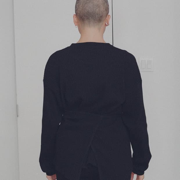 [XS,S,M]베이스레인지 25fw Shaw 랩 롱 슬리브리스 탑/블랙