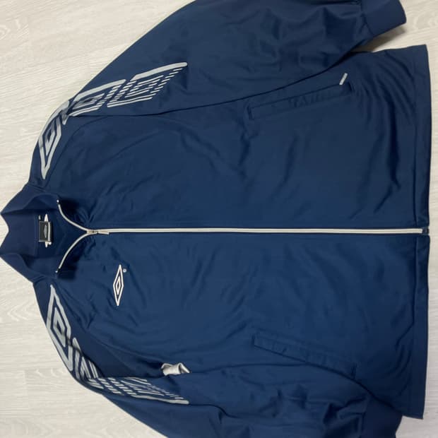 엄브로 네이비 트랙자켓 105