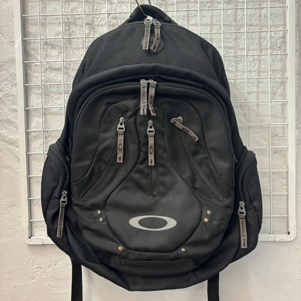 오클리 아카이브 테크니컬 3zip 블랙 백팩 OS