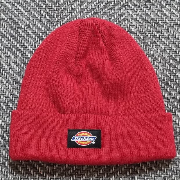 Dickies — 레드 워크 니트 비니