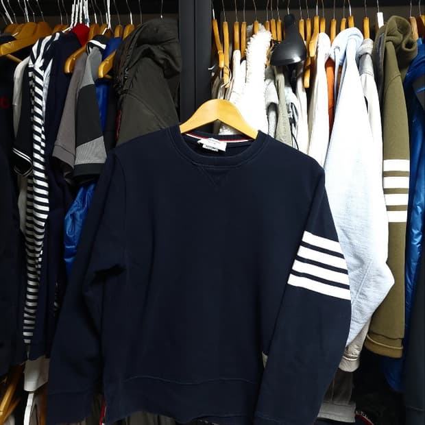 톰브라운 24fw 사선완장 네이비 맨투맨 4사이즈