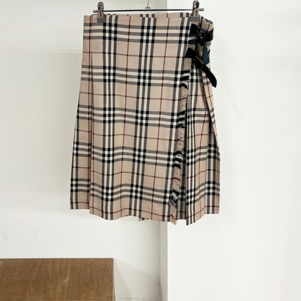 버버리 노바 체크 울 벨티드 랩 스커트
