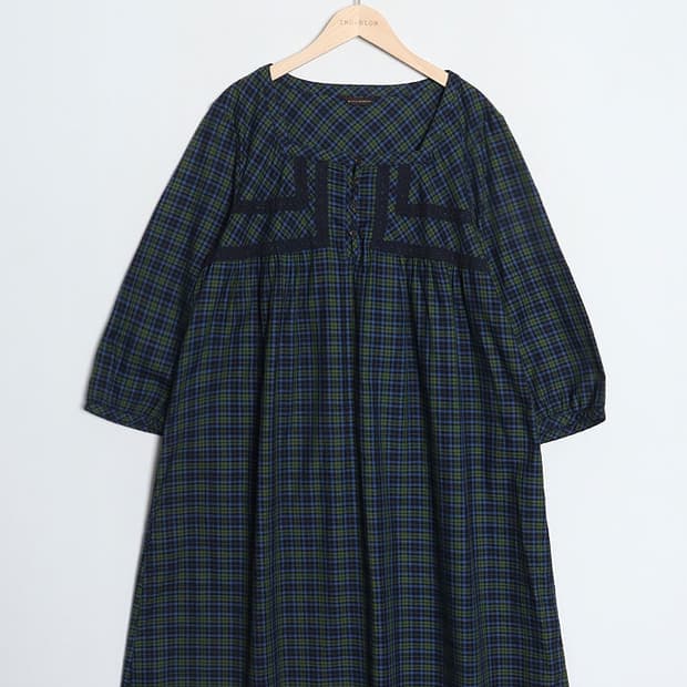 gree*n[nout] Check One-Piece