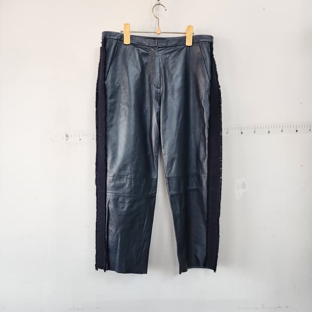 DROME 옆프릴 네이비 가죽 바지 사이드 디테일 팬츠