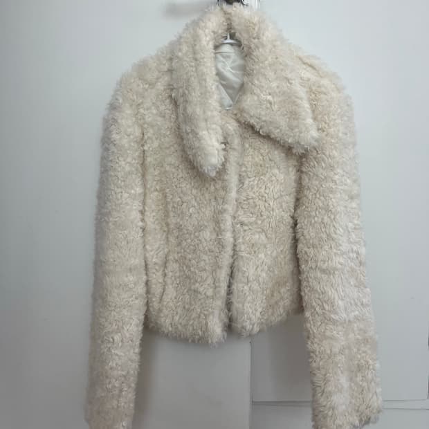 여성 크롭퍼자켓