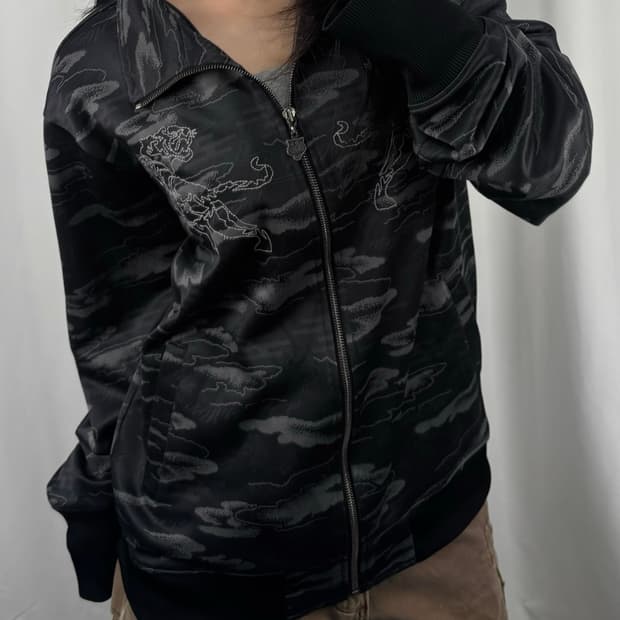 오니츠카 타이거 블랙 트랙탑