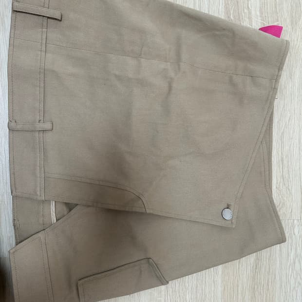 아더에러 랩스커트