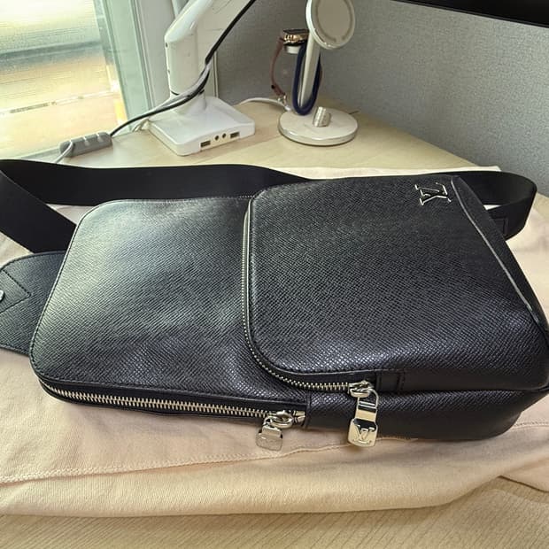 루이비통 애비뉴 슬링백