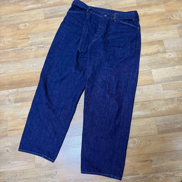 [4]코모리 벨티드 데님