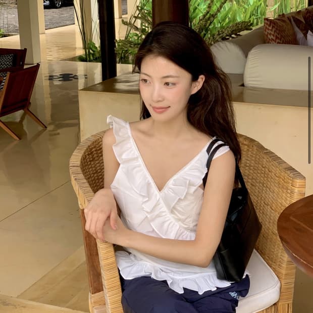 마그넷아카이브 Ruffle Point Blouse (White)