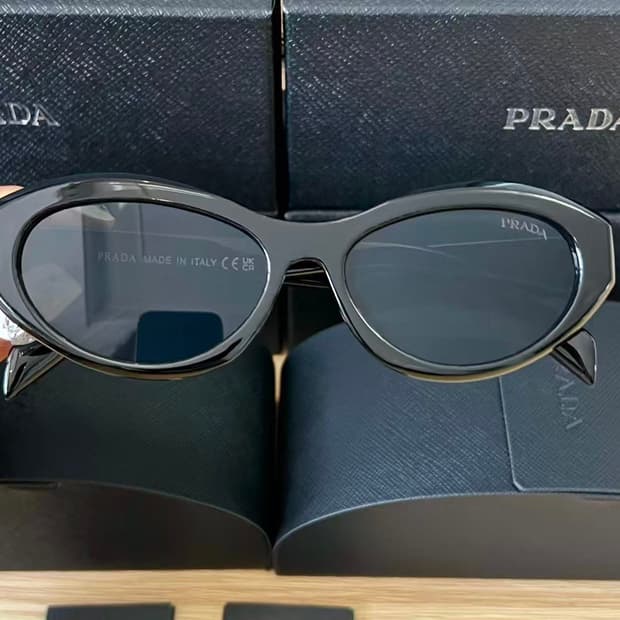 프라다 심볼 선글라스 슬레이트 그레이 렌즈 얼터너티브 핏